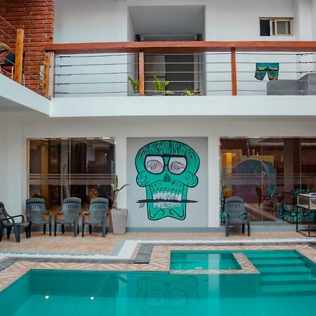 Surf & Party Weligama Hostel Buitenkant foto