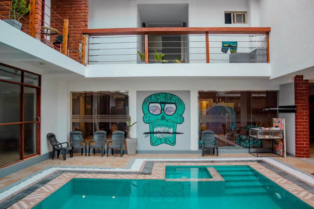 Surf & Party Weligama Hostel Buitenkant foto