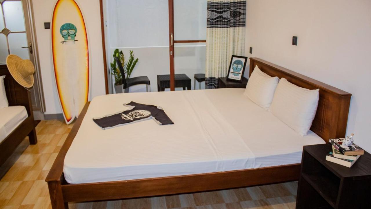 Surf & Party Weligama Hostel Buitenkant foto