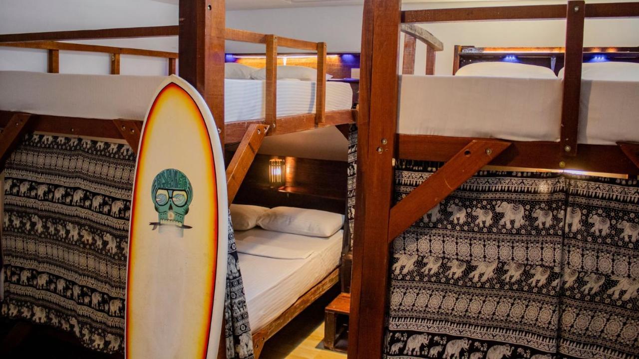 Surf & Party Weligama Hostel Buitenkant foto