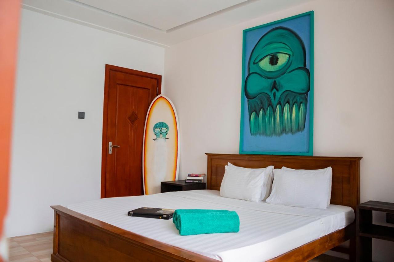 Surf & Party Weligama Hostel Buitenkant foto