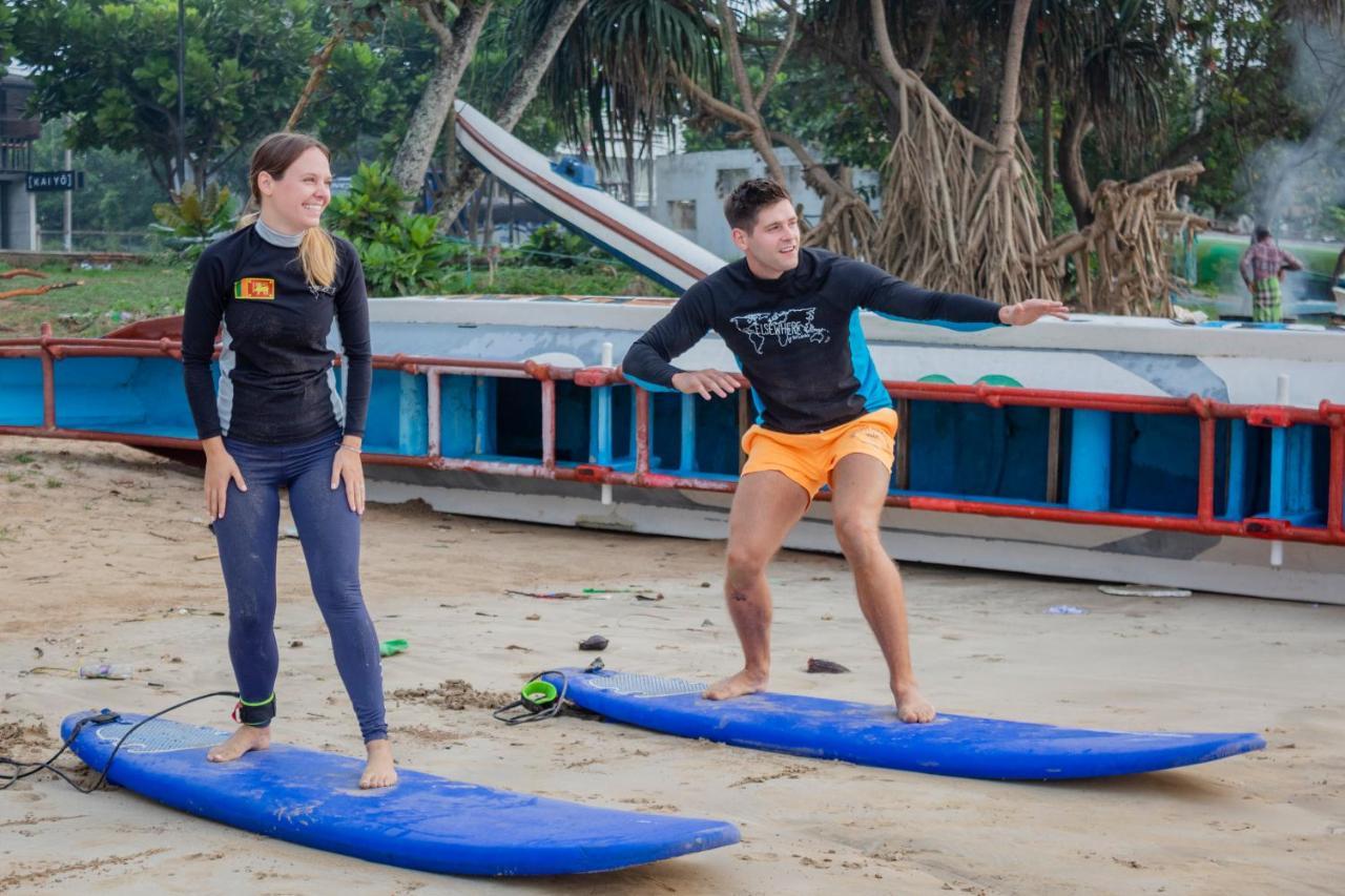 Surf & Party Weligama Hostel Buitenkant foto