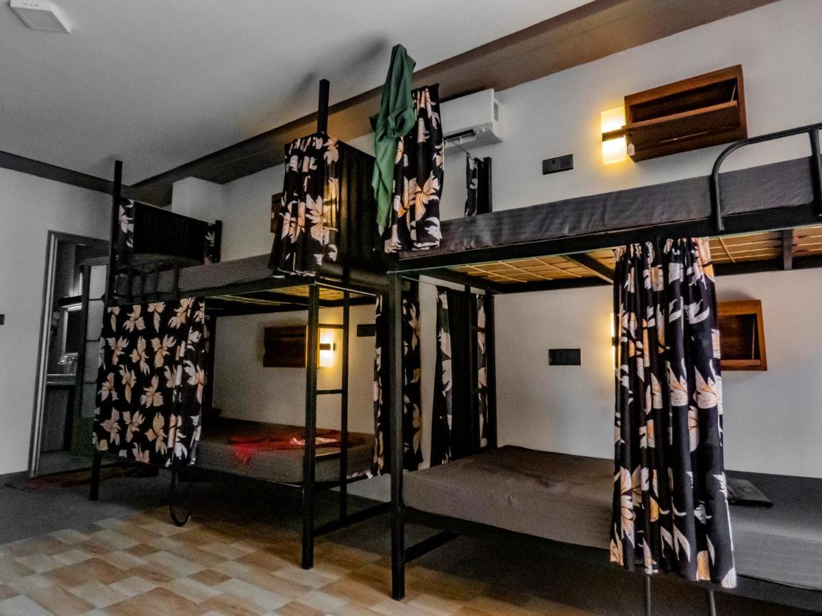 Surf & Party Weligama Hostel Buitenkant foto